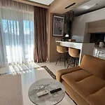 Sas 1 Luxury * Mamaia