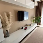 Sas 1 Luxury Mamaia