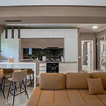 Sas 1 Luxury * Mamaia