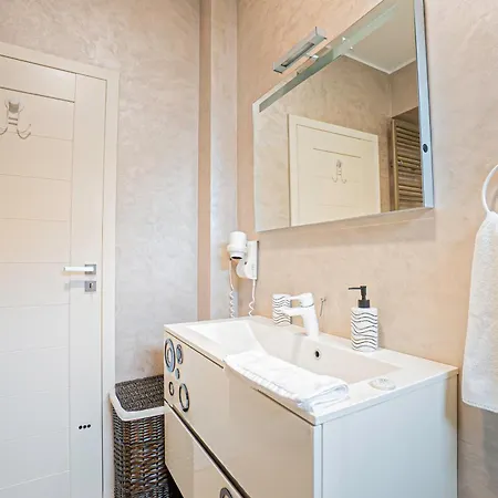 Sas 1 Luxury Apartment Mamaia